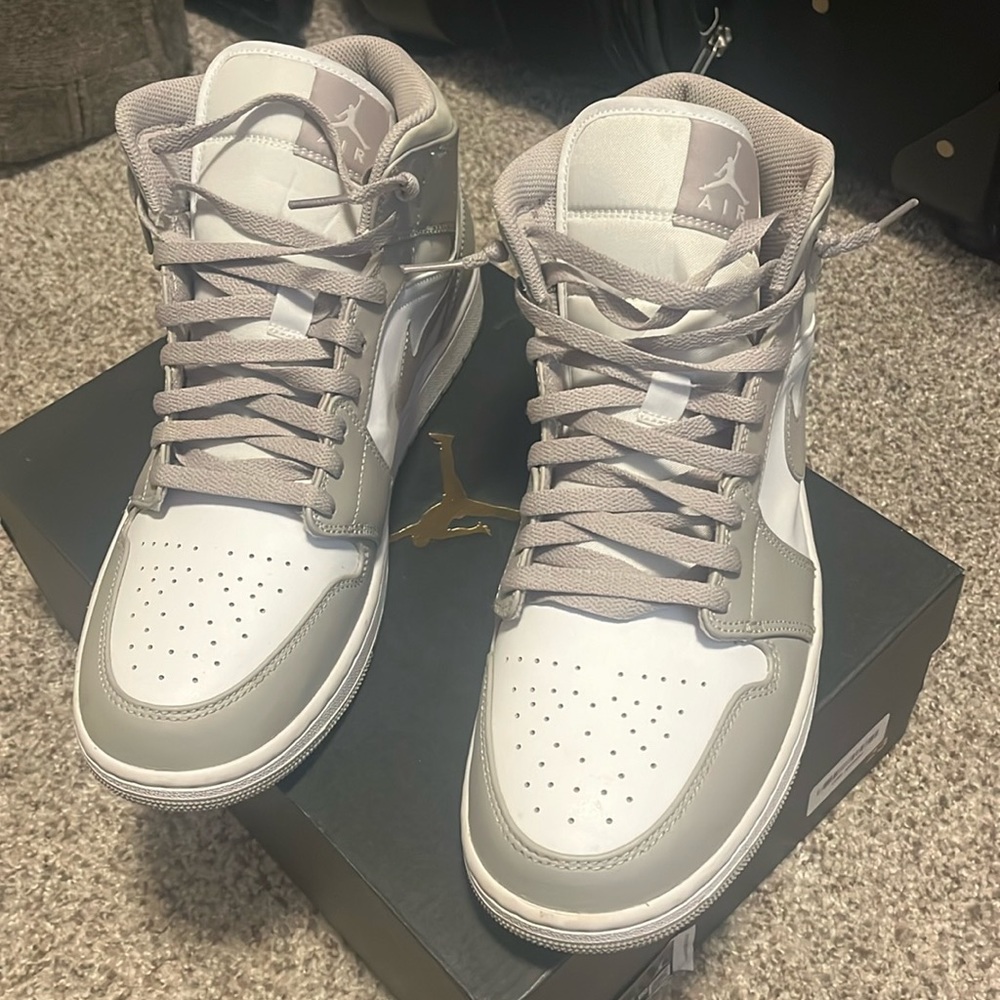 Jordan 1 mid